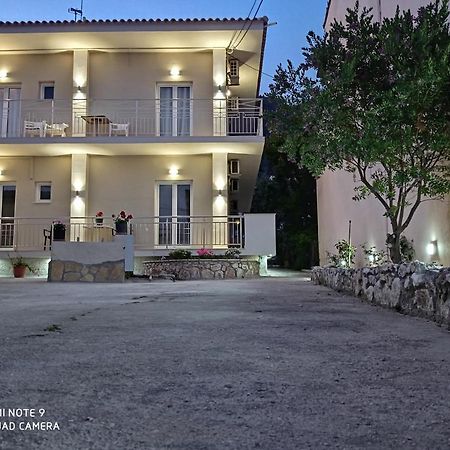 Kelly Apartments Ипсос Екстериор снимка