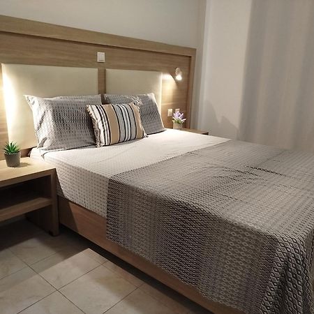 Kelly Apartments Ипсос Екстериор снимка