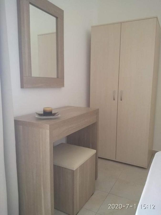 Kelly Apartments Ипсос Екстериор снимка