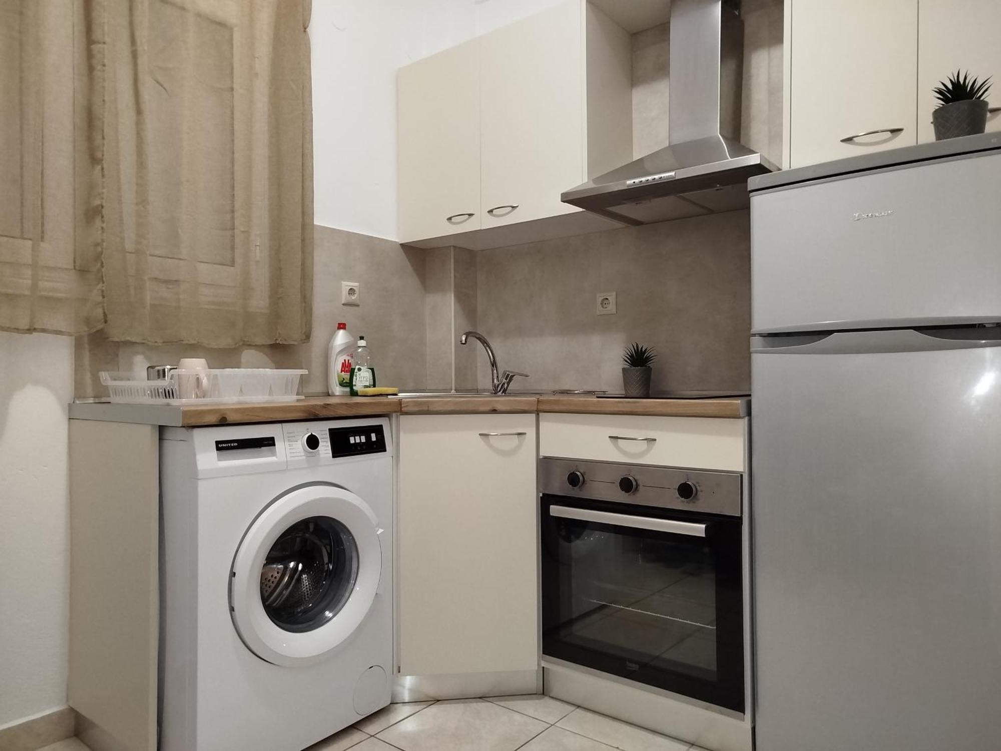 Kelly Apartments Ипсос Екстериор снимка